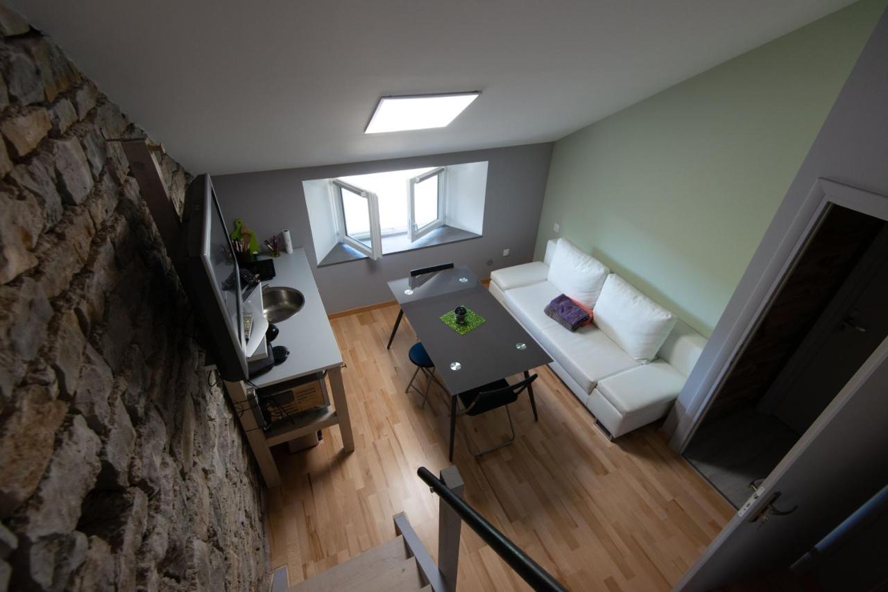Gite L'Atelier De Tournerie Montigny-sur-l'Ain Bagian luar foto